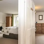 Caton Lane House * Грейндж-овер-Сандс