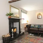 Дом отдыха Caton Lane House Грейндж-овер-Сандс