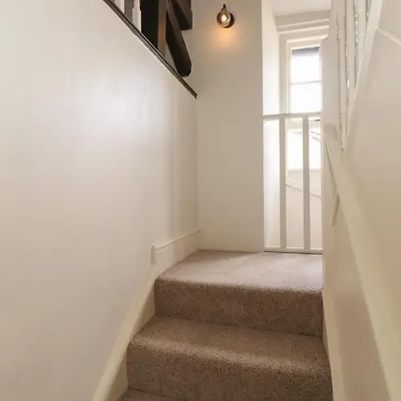Дом отдыха Caton Lane House Грейндж-овер-Сандс